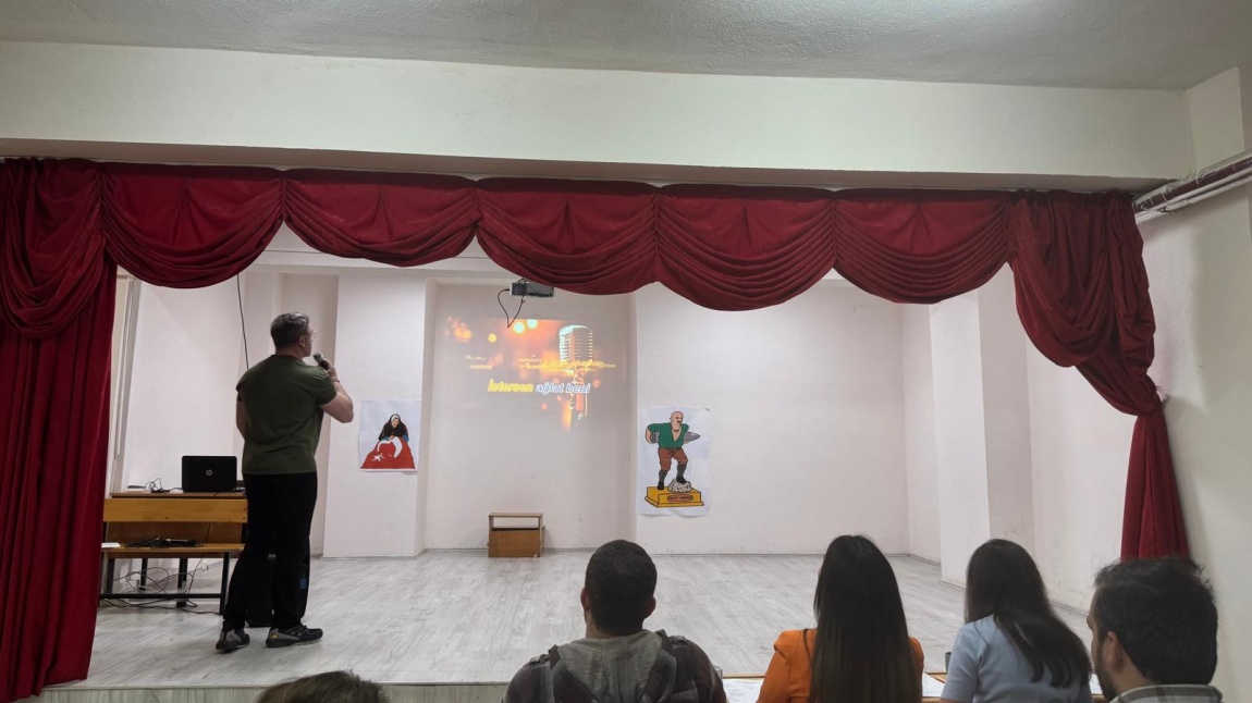 Okulumuzda Eğlenceli Bir Gün: Karaoke ve Şiir Dinletisi Etkinliği